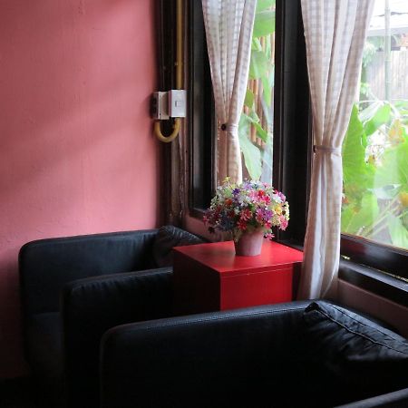 Non House Bangkok บ้านนอนโฮสเทล Esterno foto