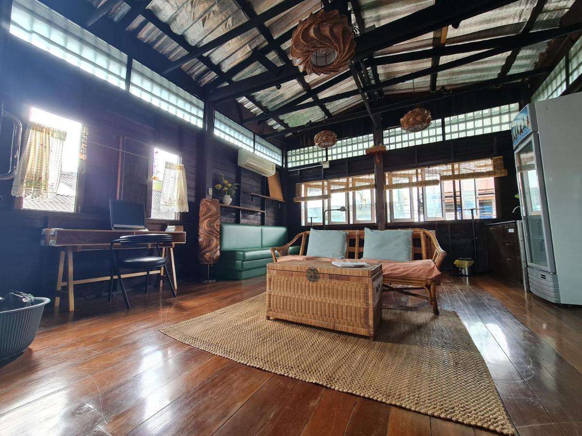 Non House Bangkok บ้านนอนโฮสเทล Esterno foto