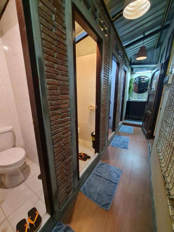 Non House Bangkok บ้านนอนโฮสเทล Esterno foto