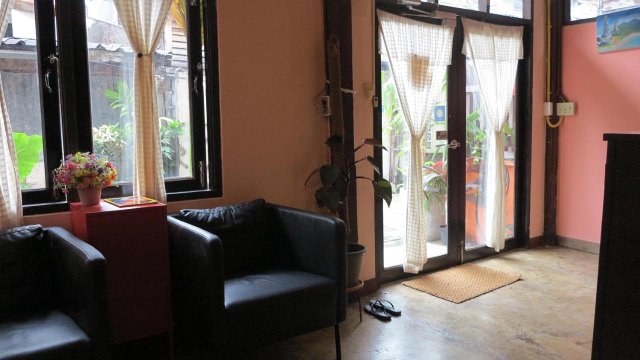 Non House Bangkok บ้านนอนโฮสเทล Esterno foto