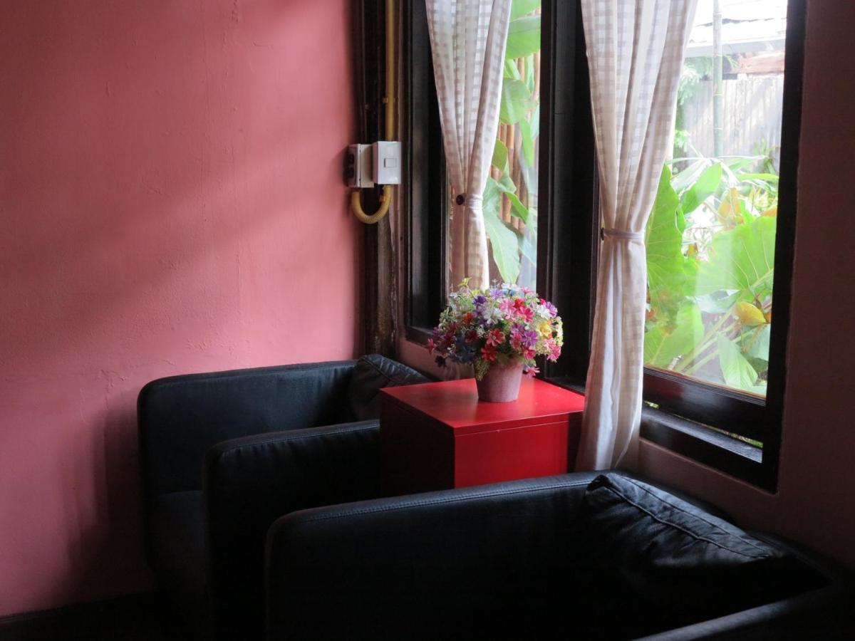 Non House Bangkok บ้านนอนโฮสเทล Esterno foto