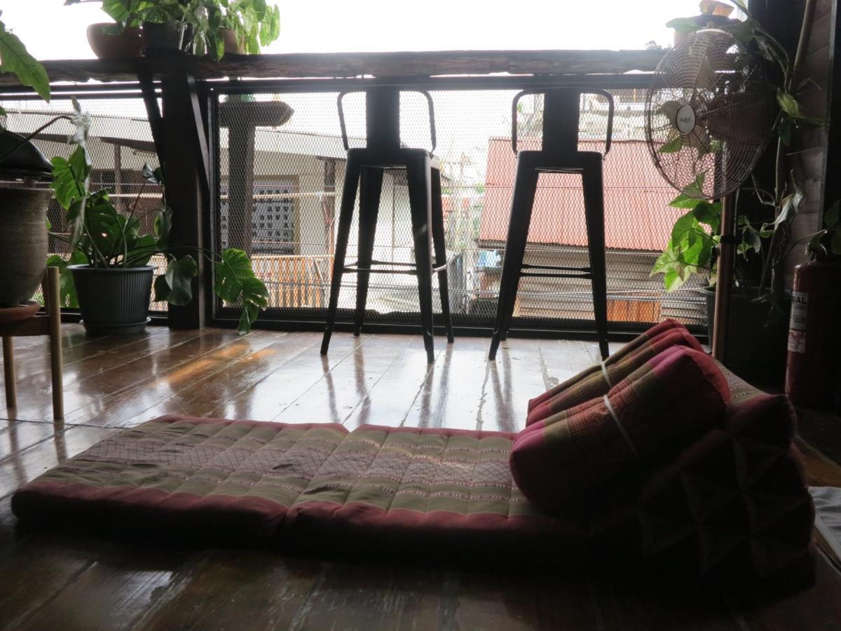 Non House Bangkok บ้านนอนโฮสเทล Esterno foto